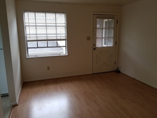 Building Photo - 1064 Highland St