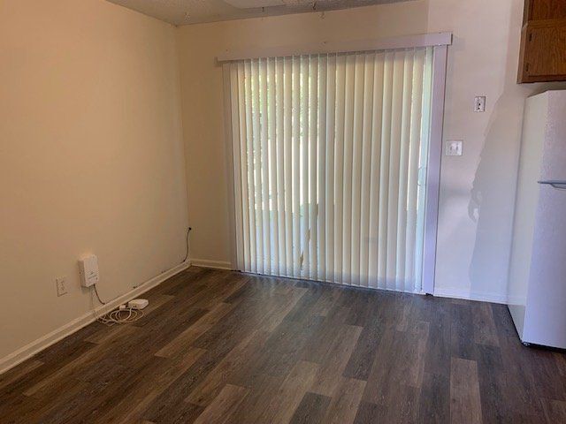 Foto del edificio - 810 B's Barbeque Rd