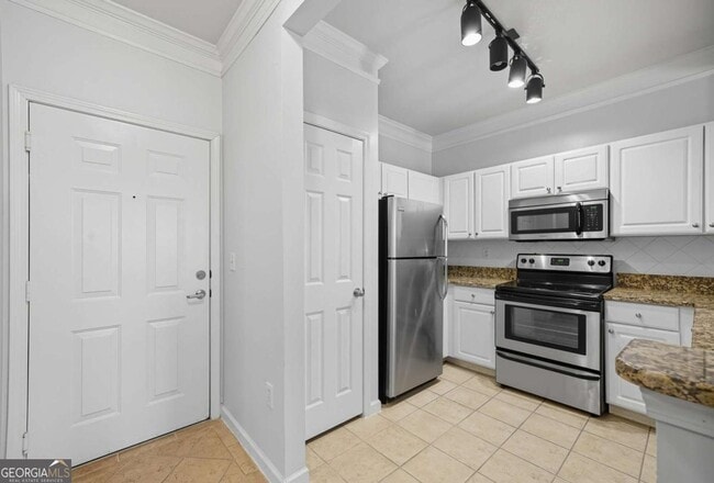 Building Photo - 1850 Cotillion Dr