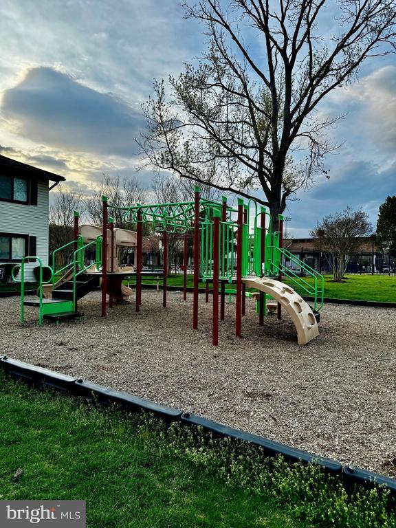 Foto del edificio - 8402 Jinetes Ct