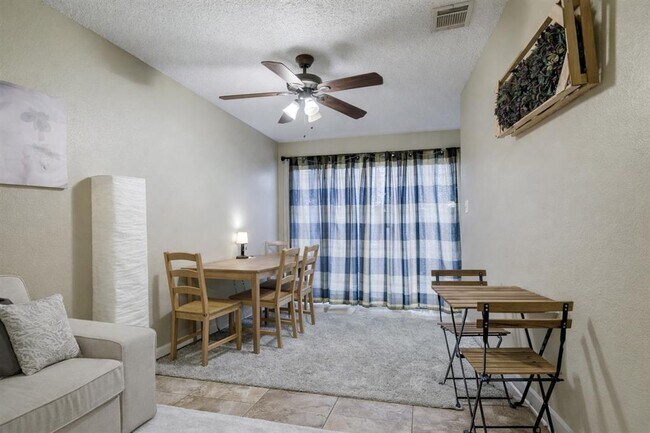 Foto del edificio - 2409 Leon St