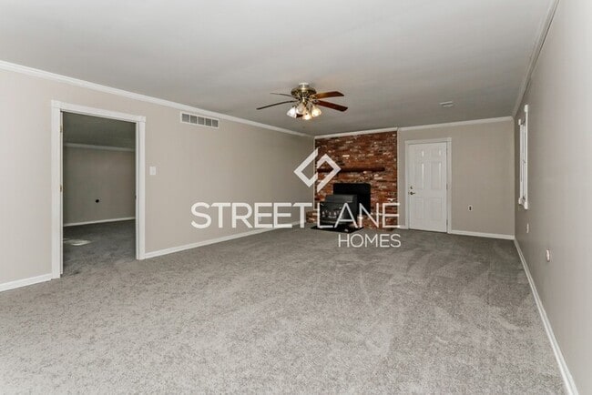 Building Photo - NOW OFFERING FIRST FULL MONTH FREE AND $60...