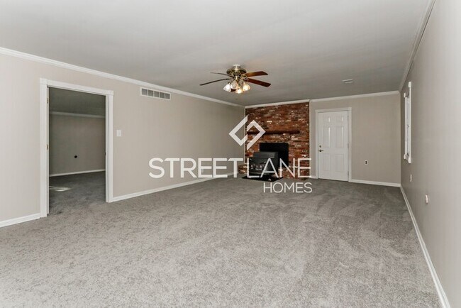 Foto del edificio - NOW OFFERING FIRST FULL MONTH FREE AND $60...