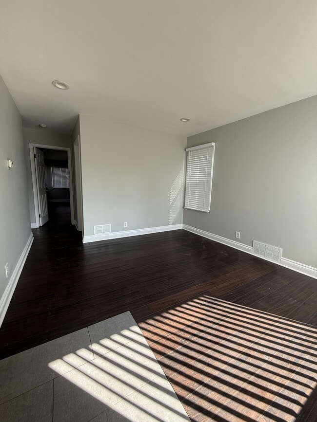 Building Photo - 1473 E Harry Ave