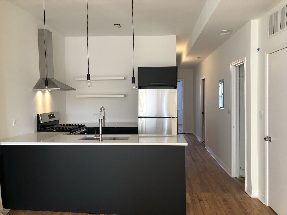 Kitchen - 1041 N Western Ave