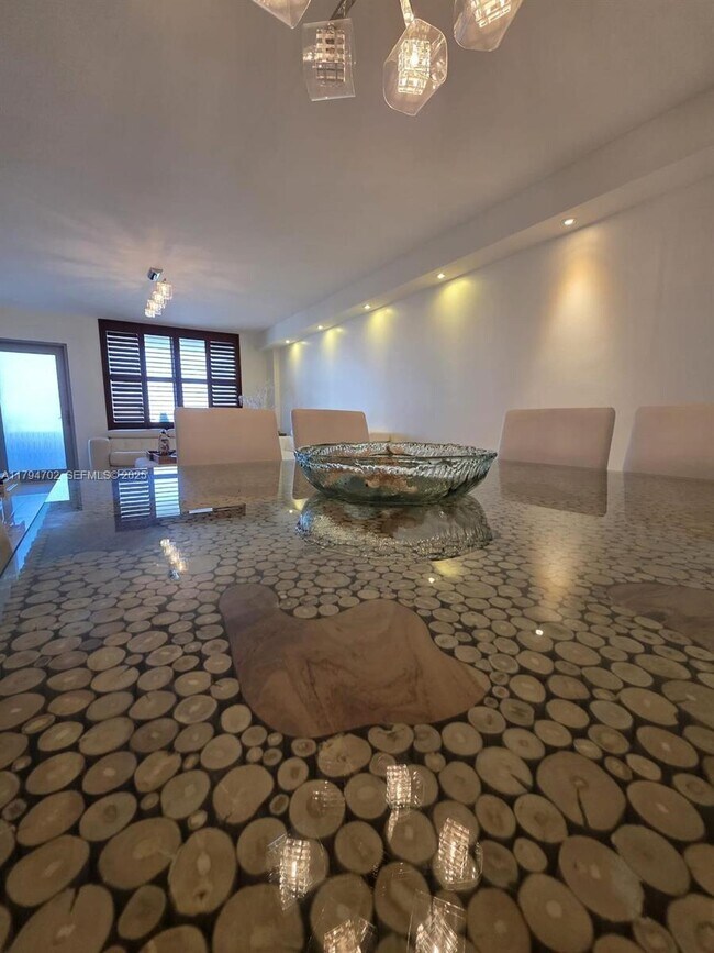 Foto del edificio - 9225 Collins Ave