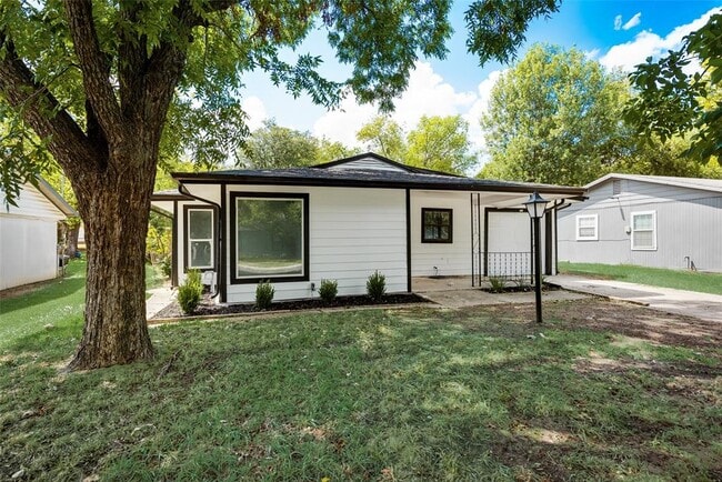 Building Photo - 809 Hackamore St