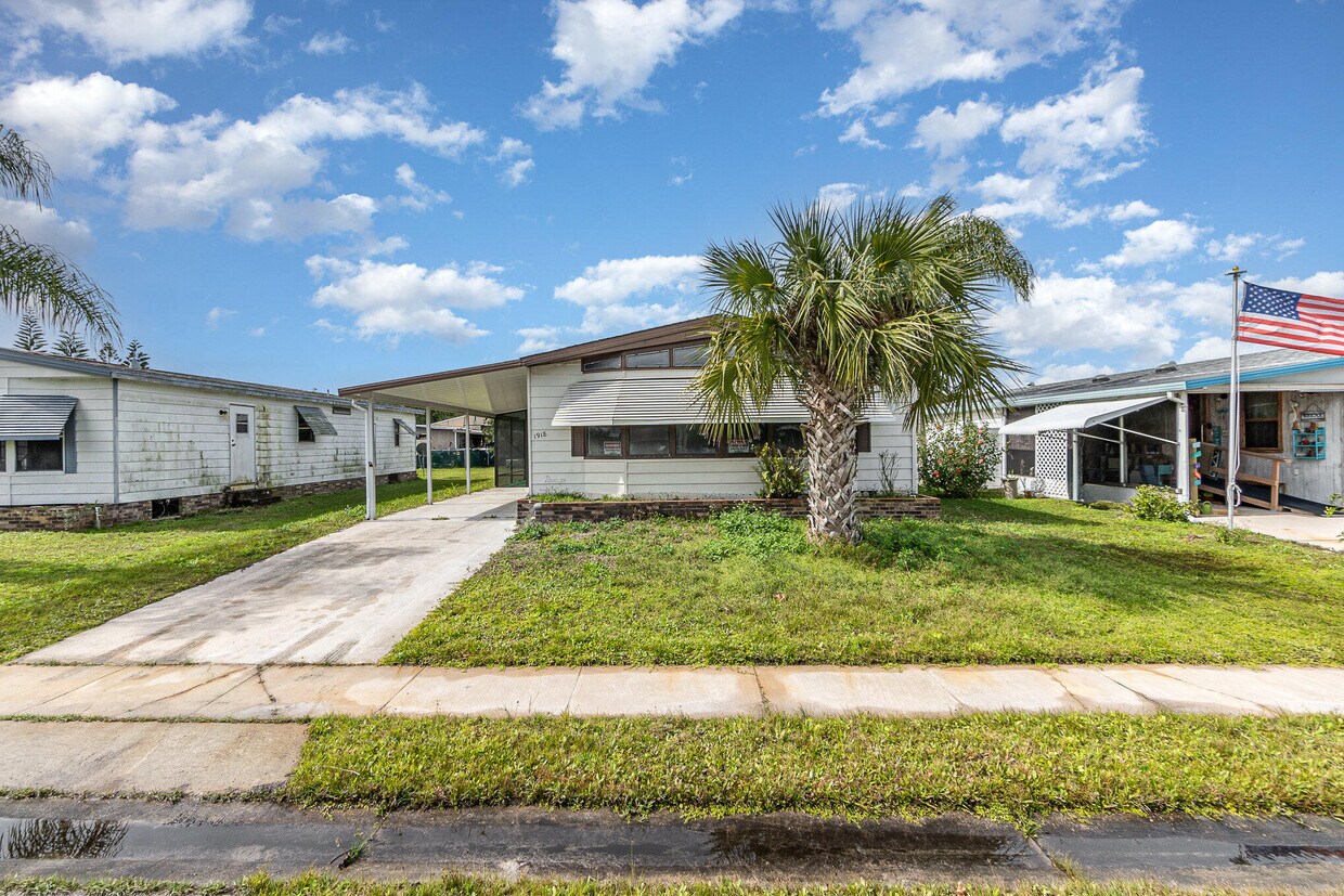 Primary Photo - 1918 Sago Palm St NE