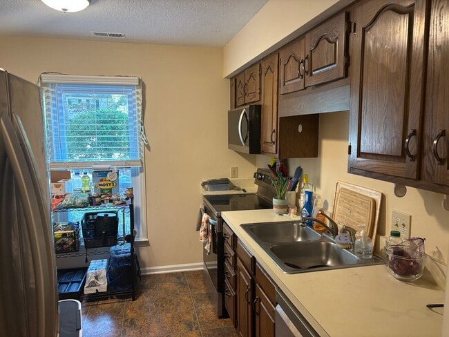 Building Photo - 3205 Coachman's Way