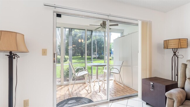 Foto del edificio - 2201 Lucaya Bend