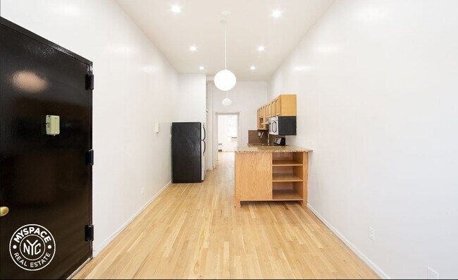 Building Photo - 224 Cumberland St