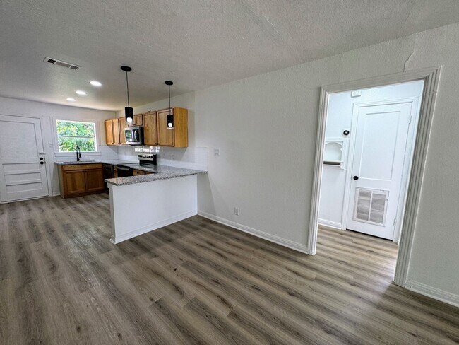 Building Photo - 2723-2725 Terrace Dr