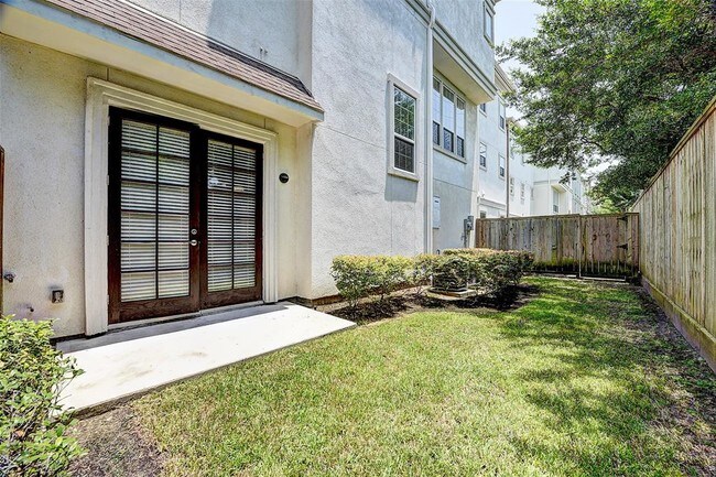 Building Photo - 3272 Las Palmas St