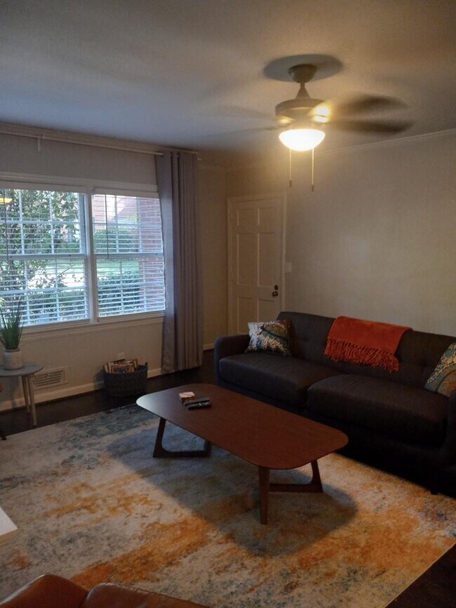 Building Photo - 425 Lindbergh Dr NE