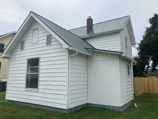 Building Photo - 515 Vine St