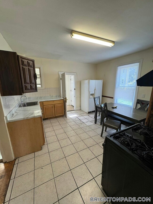 Building Photo - 44 Winship St