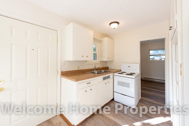 Foto del edificio - Cozy Clean and Quiet Home with Yard & Offi...