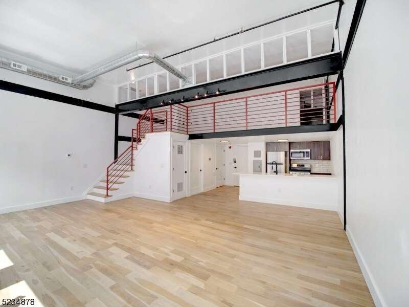 Primary Photo - 19 N Harrison St