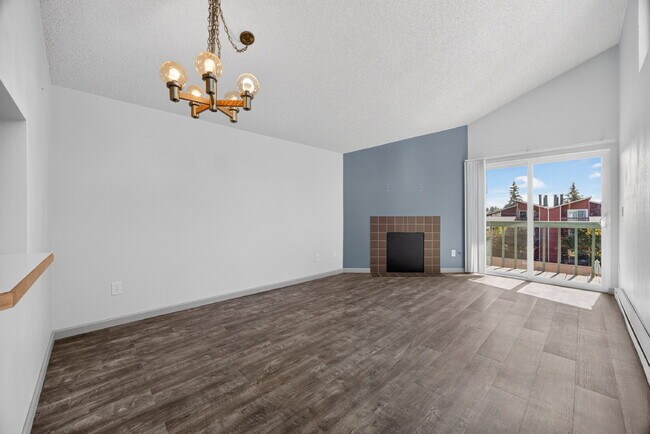 Foto del edificio - Your New Auburn Home Awaits — Bright 2BR Condo with Balcony & Pool Access