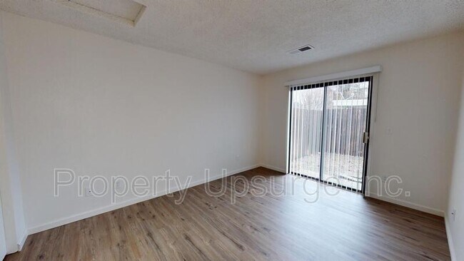 Building Photo - 2128 Branstetter Ln