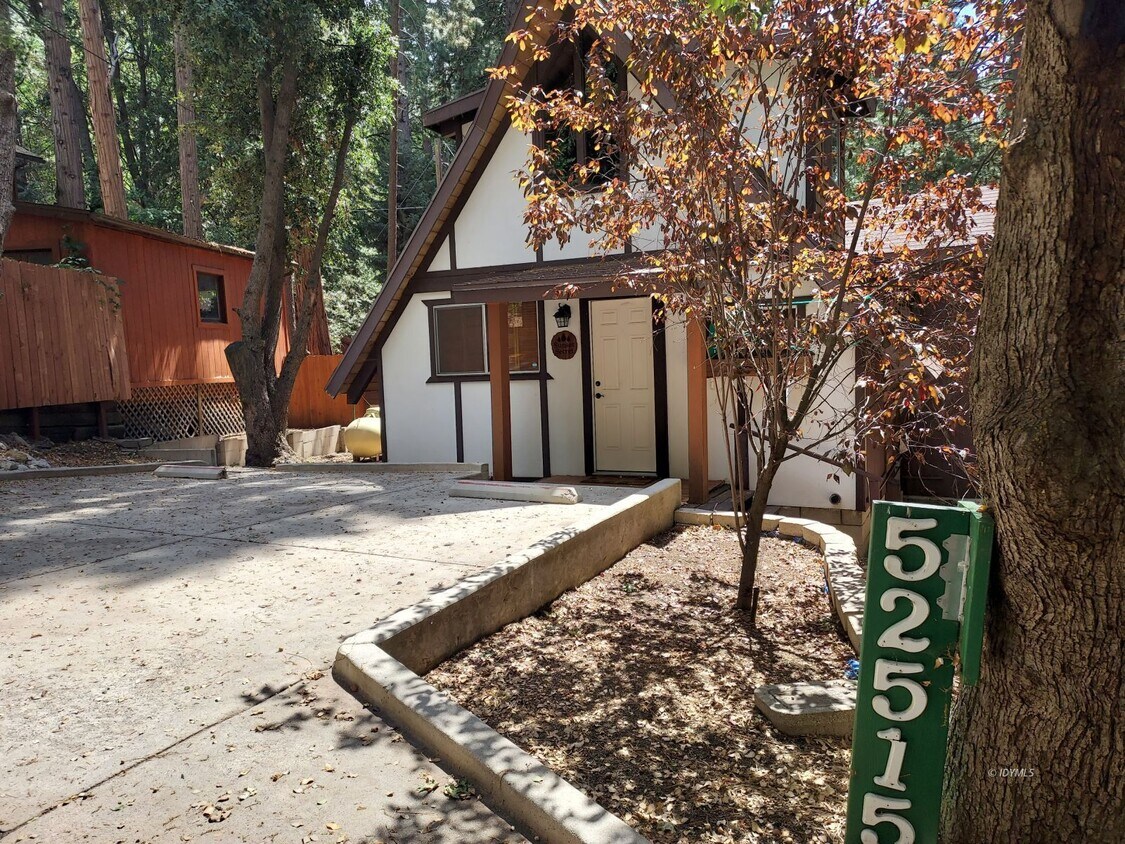 Primary Photo - Vaulted Ceiling Cabin for rent
