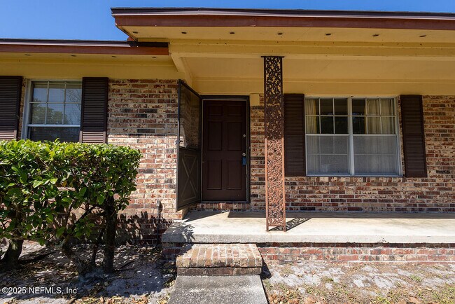 Building Photo - 1620 Bay Cir E