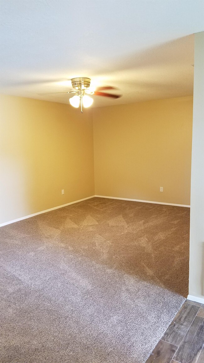 Foto del edificio - 4510 Oak Forest Ct