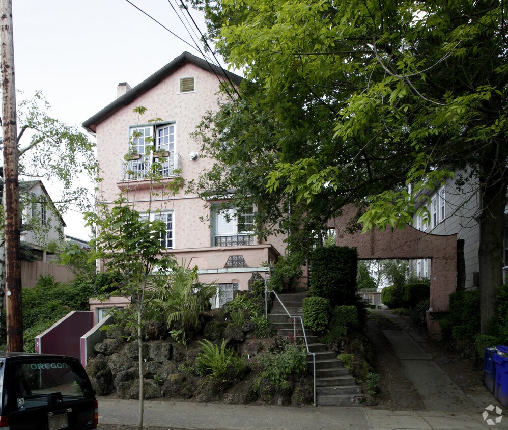 Primary Photo - 125 SE 30th Ave