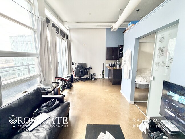 Photo du bâtiment - 1-Bedroom Condo with Balcony, Parking & Locker – Kitchener