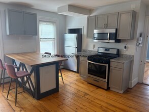 Building Photo - 130 Sutton St