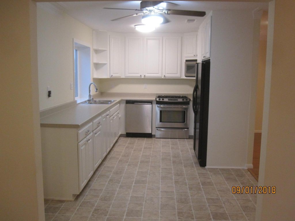 Foto del edificio - 5755 Chandler Dr