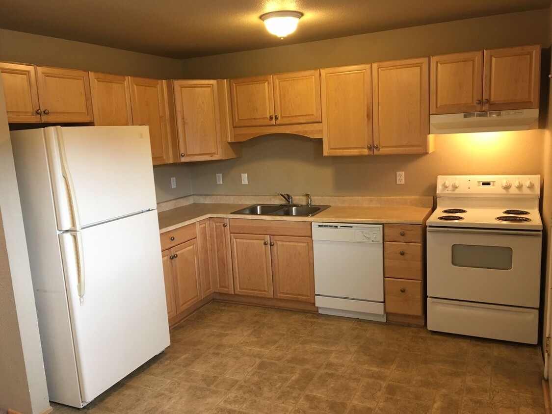 Primary Photo - 2 Bedroom, 1 1/2 Bathroom Townhouse - Clos...