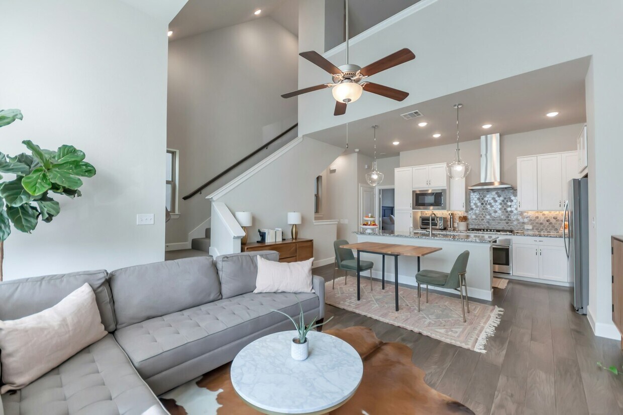 Photo - 1044 Manacor Lane