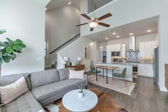 Building Photo - 1044 Manacor Ln