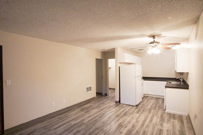 Building Photo - Nicely Renovated One Bedroom Near OHSU Ava...