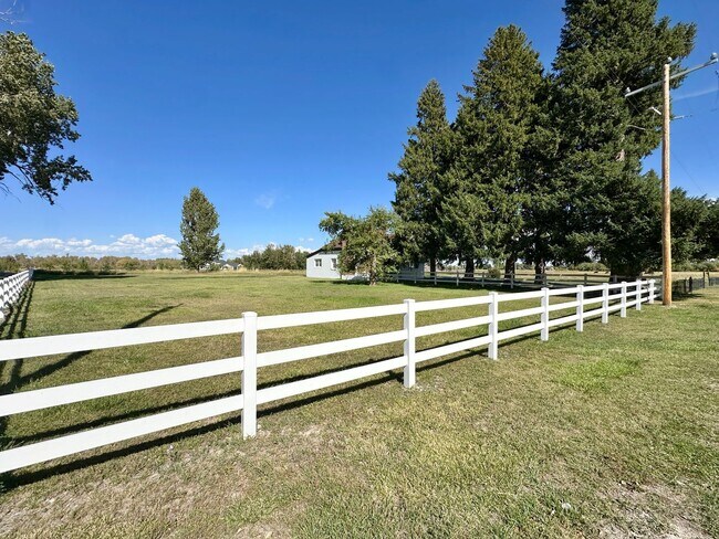 Building Photo - 3276 W 4000 N