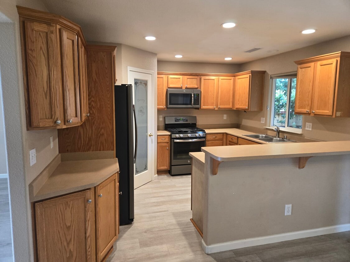 Foto del edificio - 3400 Nathan Dr