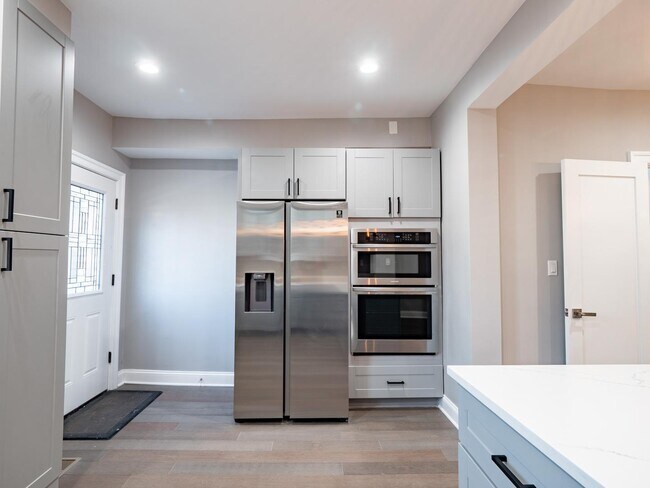 Foto del edificio - Elegant Petworth townhouse near Rock Creek...