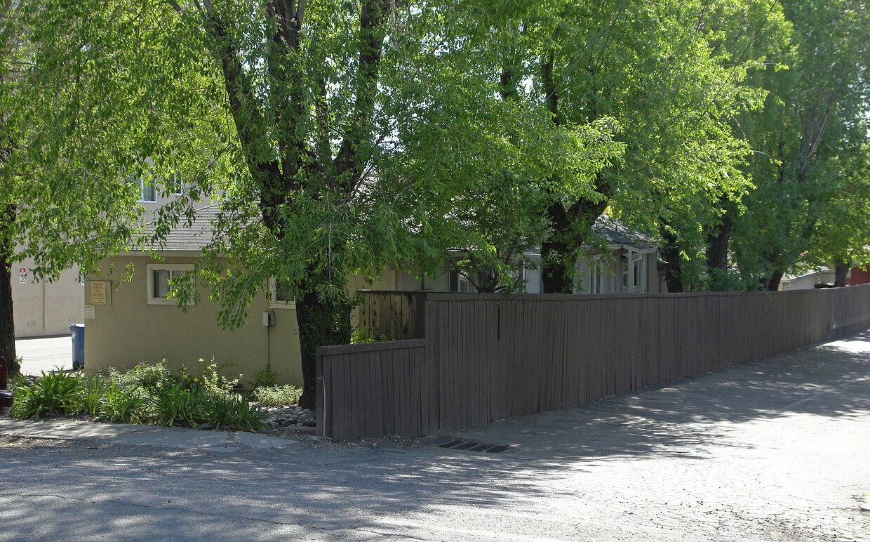 Foto del edificio - 1370-1380 Oakland Blvd