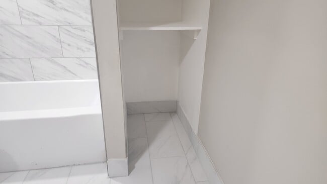 Building Photo - 920 W 600 N