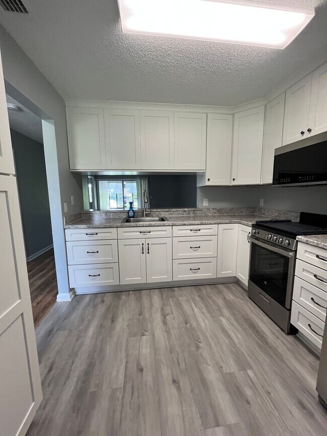 Foto del edificio - Kings Colony 2 / 2 bath with Florida room!