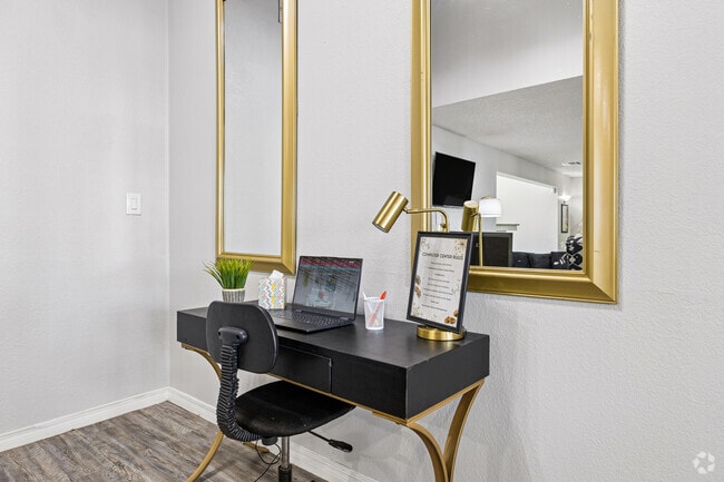 Centro de negocios - Huntington Hollow Apartments