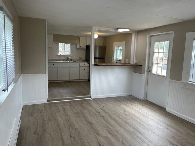 Foto del edificio - 2 BED 1 BATH LOCATED IN EAGLE SPRINGS
