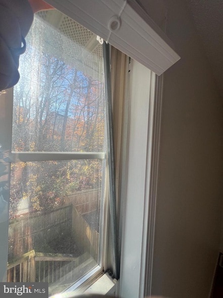 Building Photo - 405 Carnaby St