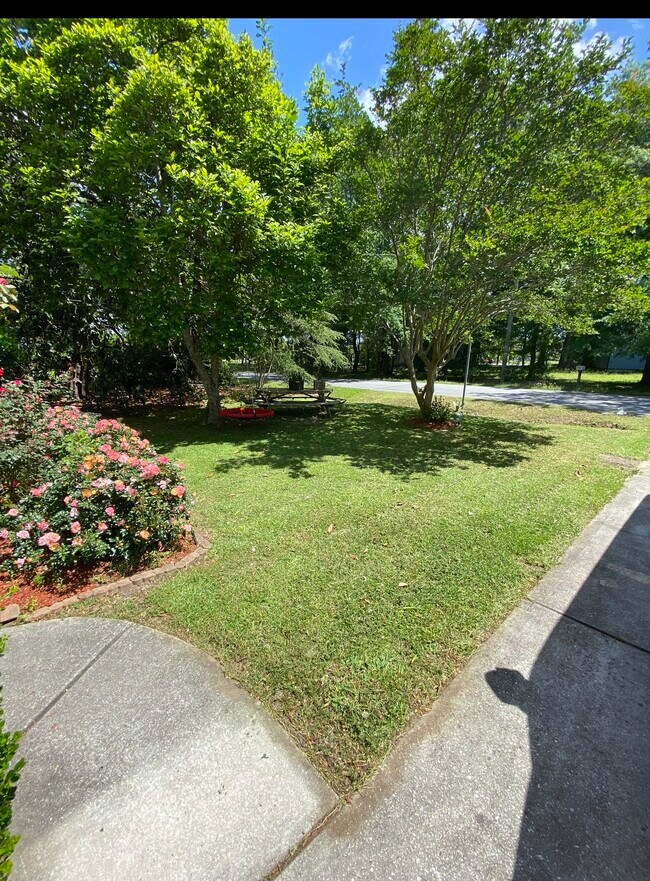 Building Photo - 8807 Antler Dr
