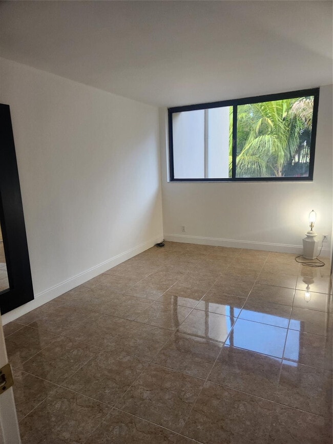 Building Photo - 20347 W Country Club Dr