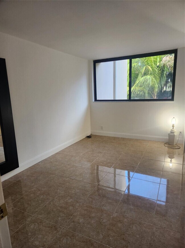 Foto del edificio - 20347 W Country Club Dr