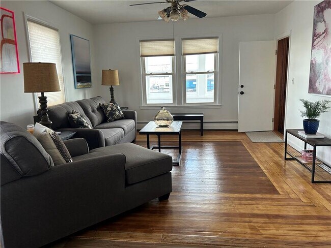 Foto del edificio - 632-634 Cottage St.
