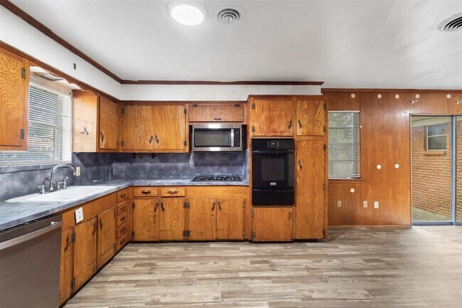 Foto del edificio - 8923 Jennie Lee Ln