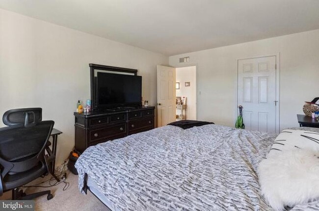 Foto del edificio - 16 Ashburg Dr